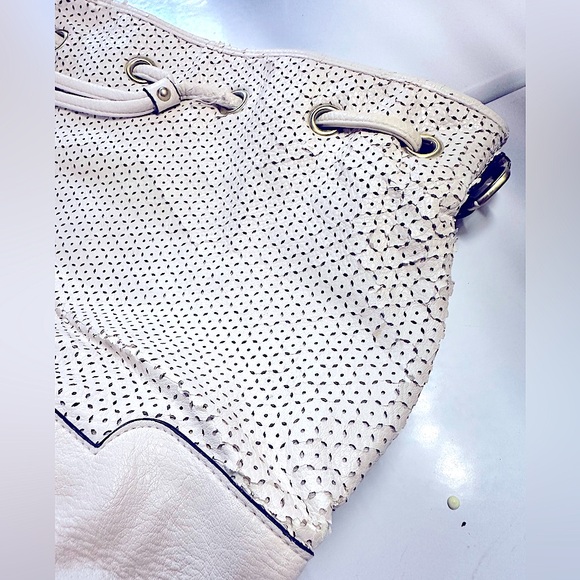 VTG: Ivory Drawstring Shoulder Purse w/Dainty Cutouts: DIY Repurposing Project - Picture 6 of 16